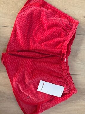 lululemon nwt velvet terry HR slim fit 2 inch shorts textured